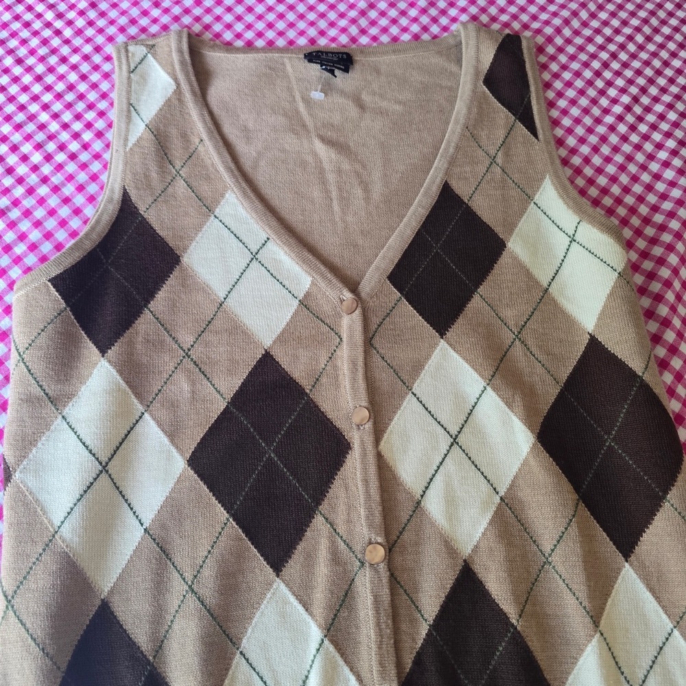 Sweater Vest not listing due